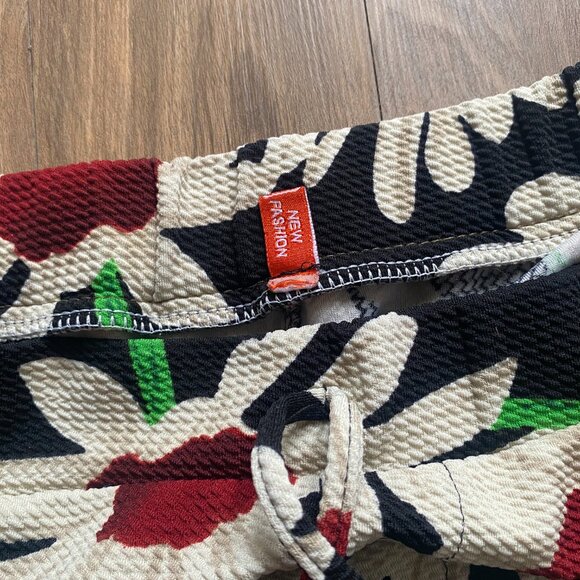 Women's New Fashion Brand Daisy Pattern Casual Shorts - Picture 2 of 2